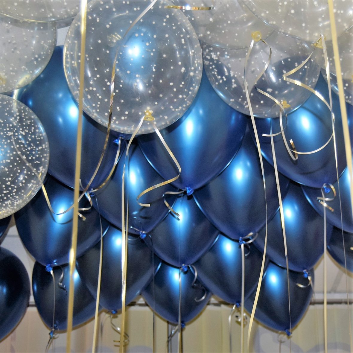 Композиция из шаров под потолок 2